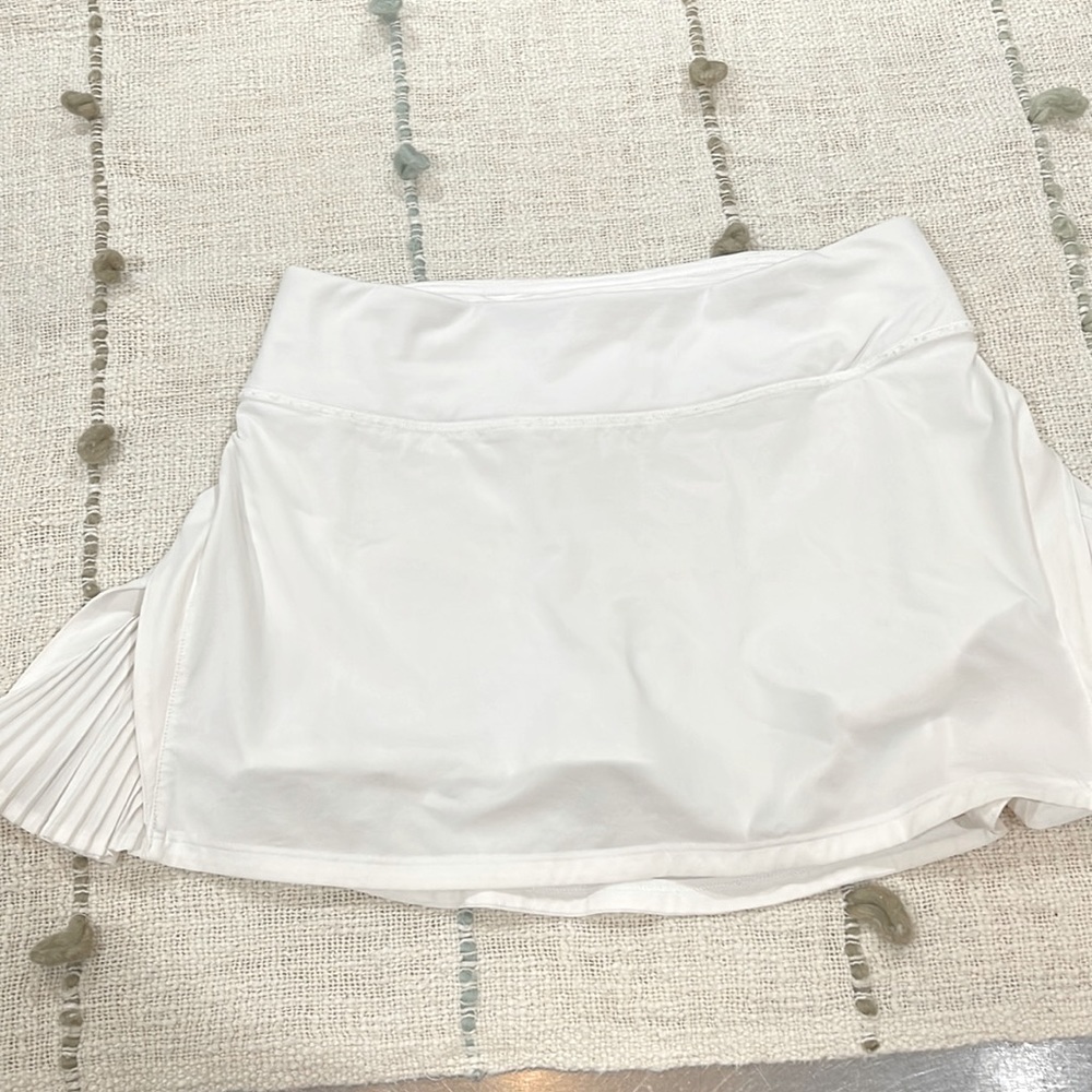 Lululemon peak pleat tennis skirt. White size 4
